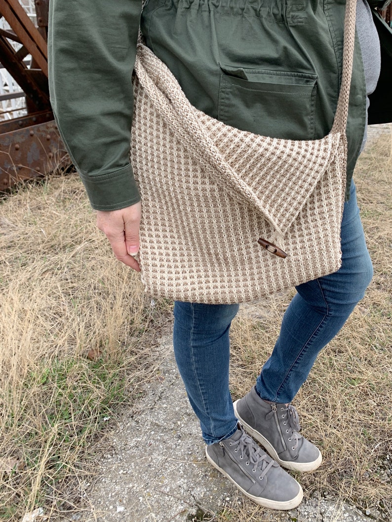 asymmetrical knit crossbody bag, two color bag, The Carson Crossbody knitting pattern image 5