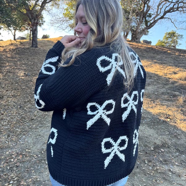 ボウデンカーディガンのかぎ針編みパターン：ソフトカラーワークのリボン（PDFパターン）