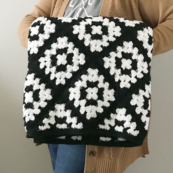 Crochet Pattern- The Mabel Blanket, couverture carrée grand-mère, motif carré grand-mère, couverture au crochet noir et blanc, motif au crochet