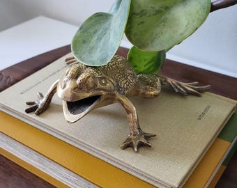 Vintage Solid Brass Frog Figurine - Mid-Century Brass Animal, Toad Sculpture