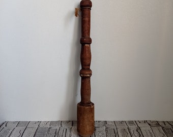 Primitieve grote houten stamper, Houten stok, Rustiek decor, Oude houten stamper voor mortel, Wabi Sabi decor