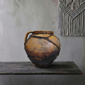 Jarrón de arcilla vintage: cerámica rústica, decoración primitiva