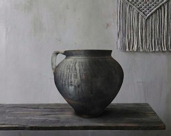 生の粘土から作られた黒い陶器の花瓶 - Etsy 日本