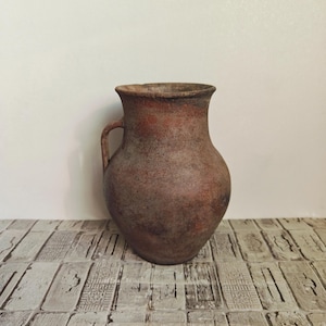 Jarrón vintage de arcilla roja Wabi Sabi: decoración rústica de cerámica
