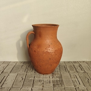 Jarrón de barro vintage: decoración rústica wabi sabi