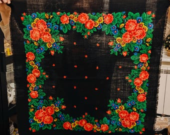 Vintage Oekraïense wollen sjaal, zwarte babushka-sjaal met bloemen