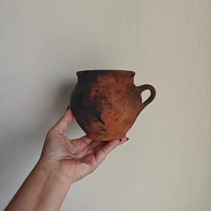 Jarrón vintage de arcilla Wabi Sabi: decoración rústica primitiva