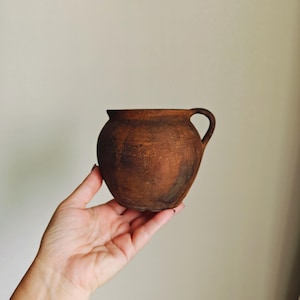 Pequeña maceta vintage de barro: jarrón rústico wabi sabi, decoración de los años 50