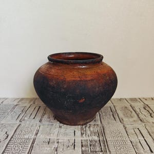 Olla de barro vintage con tapa: vasija rústica wabi sabi