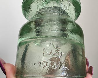 ヴィンテージの薄緑色のガラス製碍子：ソ連時代のコレクターズアイテム