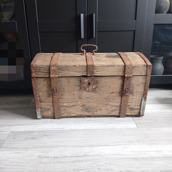 Large rustic storage chest, Antique wooden big stroage chest box, Primitive old hand crafted chest, Vintage trunk