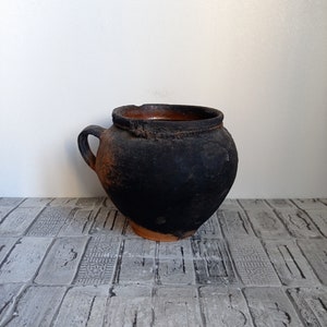Maceta rústica vintage de barro: jarrón wabi sabi primitivo