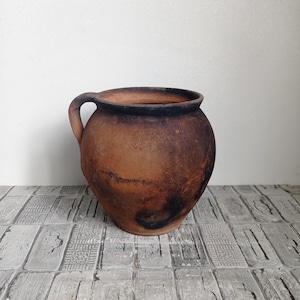 Vintage svart lerkruka: Rustik Wabi Sabi-vas, 1960-talsdekor