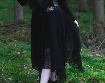 Witchy zwarte kanten puntige rok - Gothic fashion statement stuk
