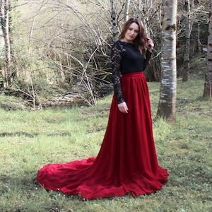Abito da sposa gotico, look romantico scuro, gonna rossa fluente, abito da sposa gotico in pizzo nero, abito da sposa boho, cerimonia romantica, abito estetico, fantasia