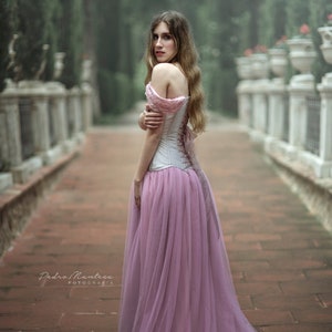 Splendido abito da ballo fantasy con gonna in tulle e corsetto con spalle scoperte - Abito da principessa delle fiabe