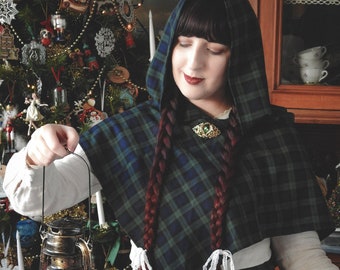 Outlander Inspired Tartan Winter Cloak - Classic Scottish Style for Cozy Season