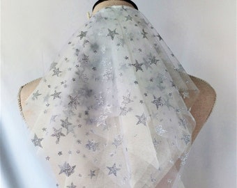 Celestial Wedding Short Veil adorned with Silver Glitter Stars - Dreamy Bridal Hair Accessory