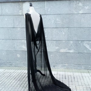 Cape de mariage viking noire superposition de robe, cape de valkyrie, train de mariée en tulle brodé, appliques d&#39;épaule, accessoire de cérémonie fantastique