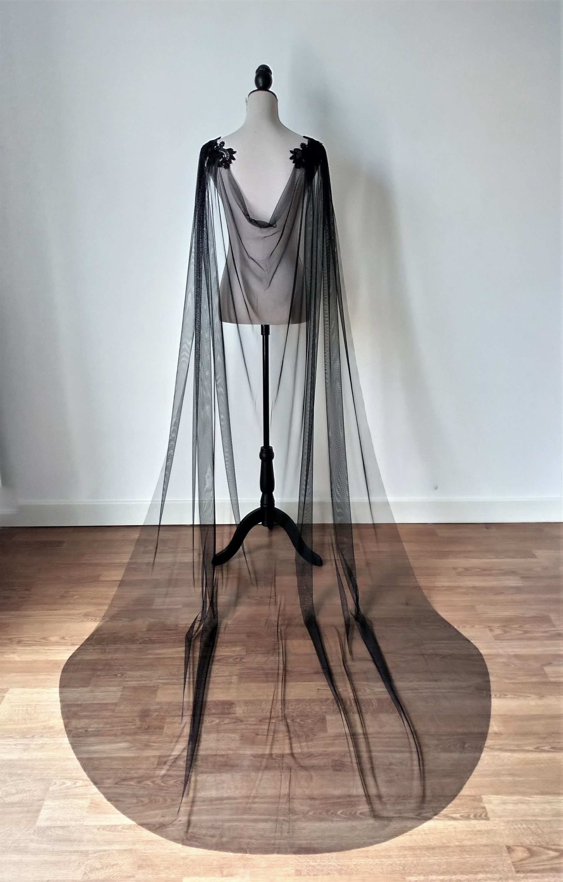 Black wedding cape for wedding dress, Gothic wedding veil for shoulder