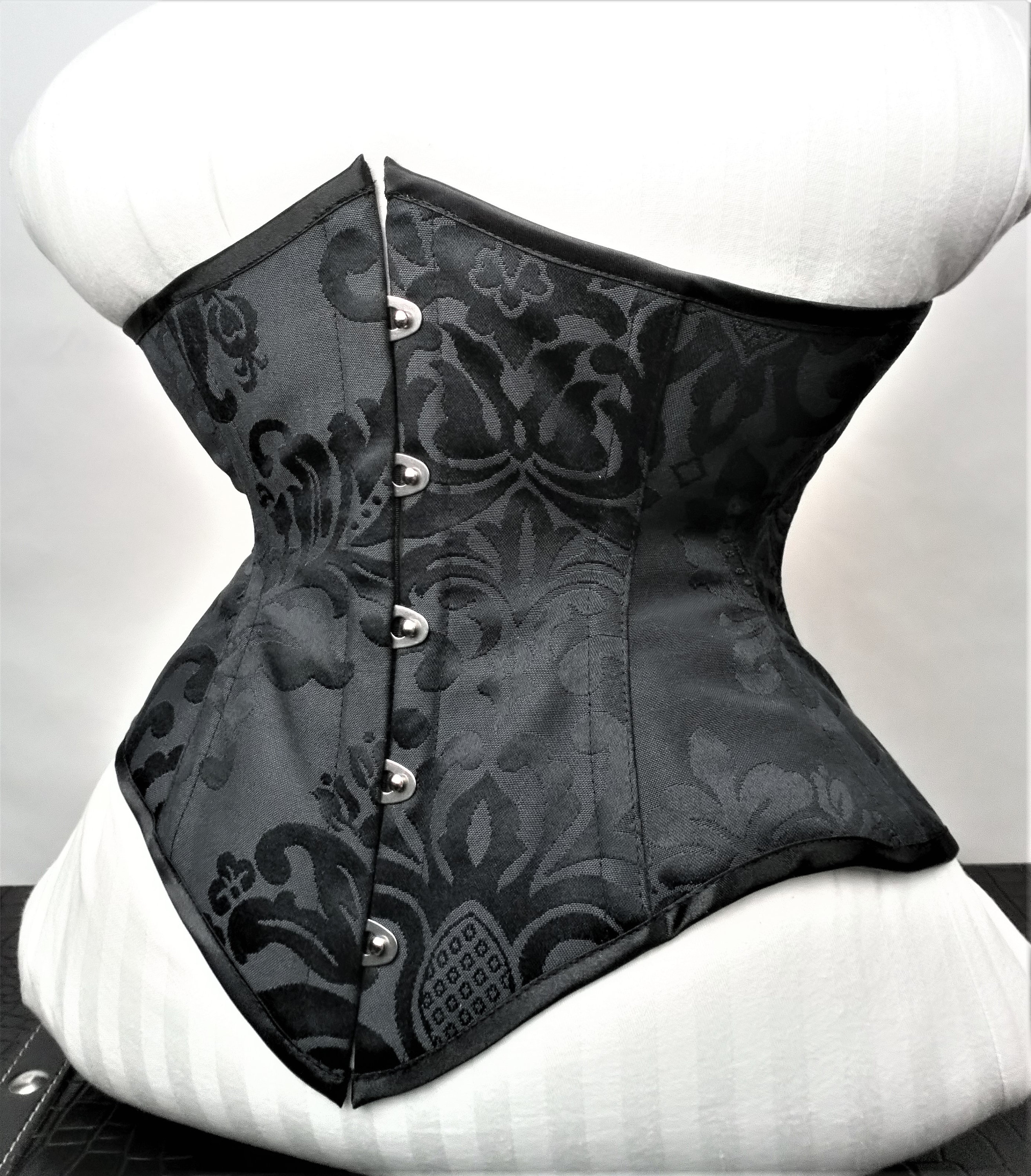 Tight Lacing White Underbust Corset in Victorian Vintage Style, Steelboned  Waist Training Cincher Corset for Under Dress, Shapewear Trainer -  UK