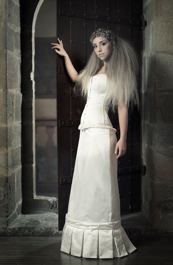 Buy SALE! Alternative Bridal Ivory Silk Wedding Skirt - Perfect for Steampunk-themed Weddings Online in India - Etsy Buy SALE! Alternative Bridal Ivory Silk Wedding Skirt - Perfect for Steampunk-themed Weddings Online in India - Etsy