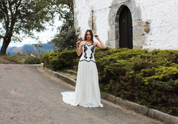 Black and white corset wedding dress 2025