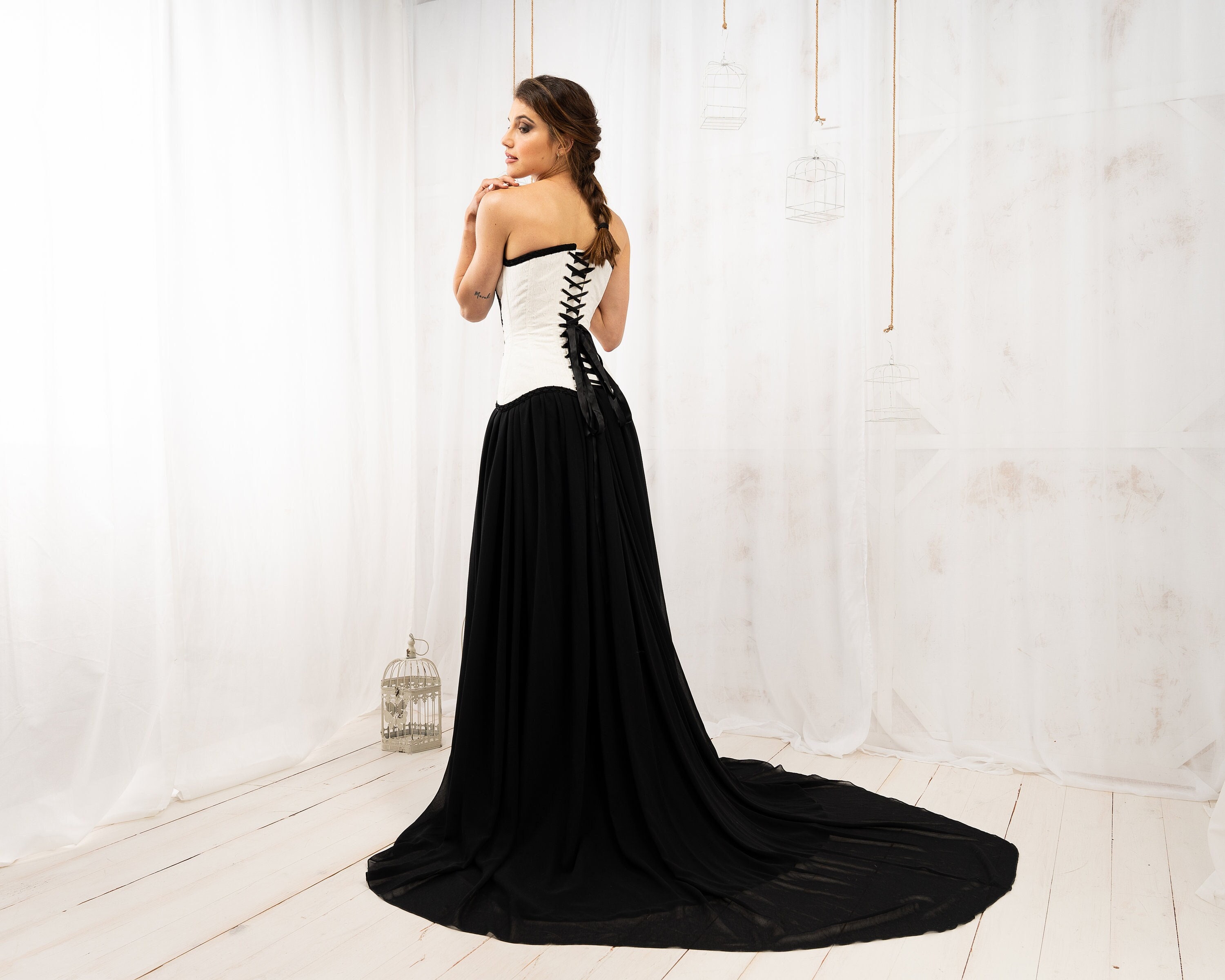 Black and White Corset Wedding Dress Gothic Bridal Gown Long Flowing Skirt Lace Up Back Dramatic Train Elegant Ceremony Alternative Bride