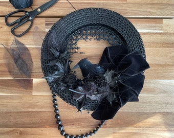 Black Wall Decoration|Crow | Gothic Wreath With Crow