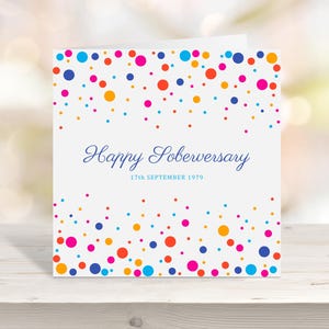 Carte de date Happy Soberversary avec un design coloré. Carte d'anniversaire des Alcooliques anonymes. Carte de voeux de récupération. Un jour à la fois.