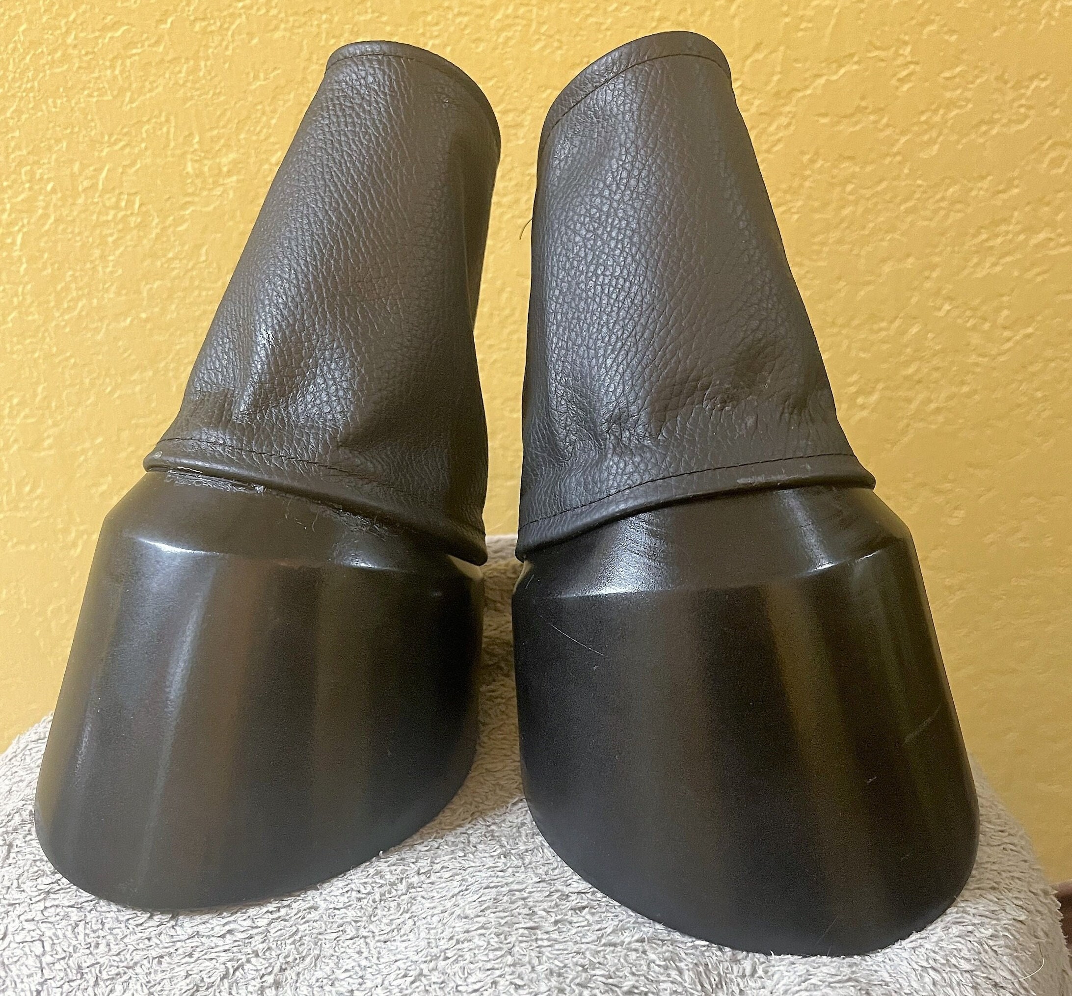1 pair of PONY Hand Hooves with Leather sleeves