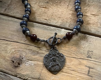Unbeflecktes Herz Mariens Knebel-Halskette - Tibetischer Lapis Lazuli und Zinn - Marian Devotion