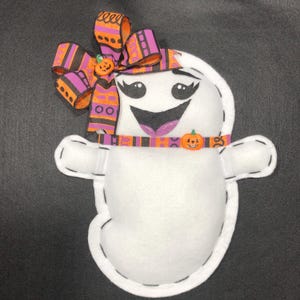 Ghost Wreath Attachment, Cute Ghost Design,Ghost Door Hanger, Girl Ghost, Halloween Decor, Wreath Embellishment, Halloween Decoration,Spirit
