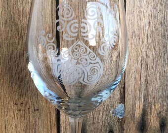 Pawprint Etched Stemmed Wine Glass