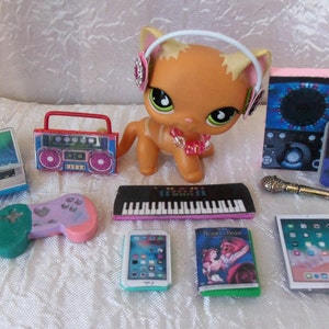Littlest Pet Shop LPS  Lot of 11 Custom Accessories iPad Computer Cellphone Gameboy Radio