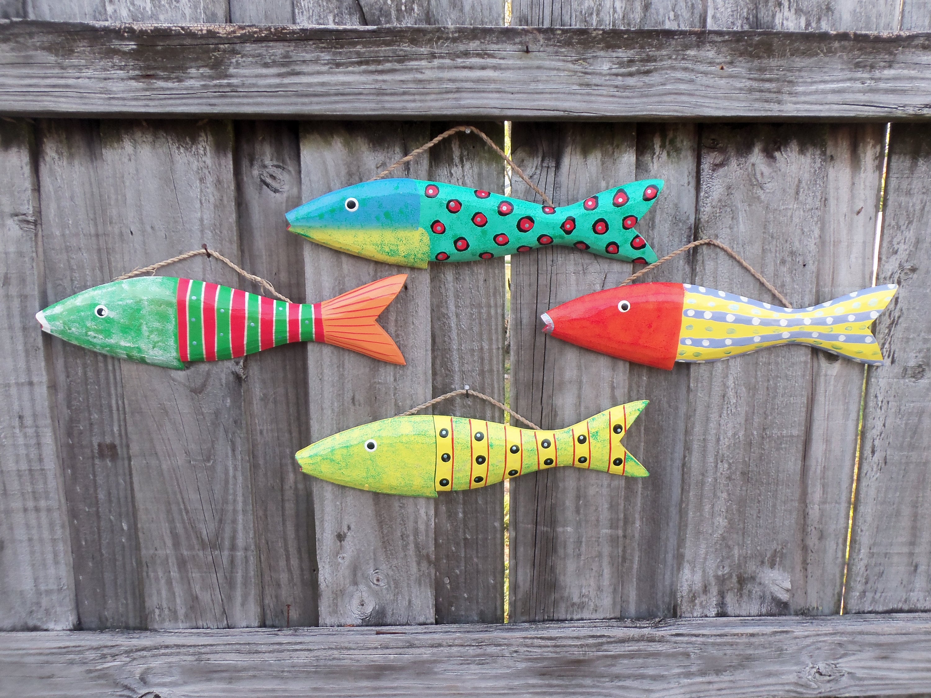 Lot De 2 Poissons En Bois à Suspendre - Décoration Murale Nautique Style Méditerranéen