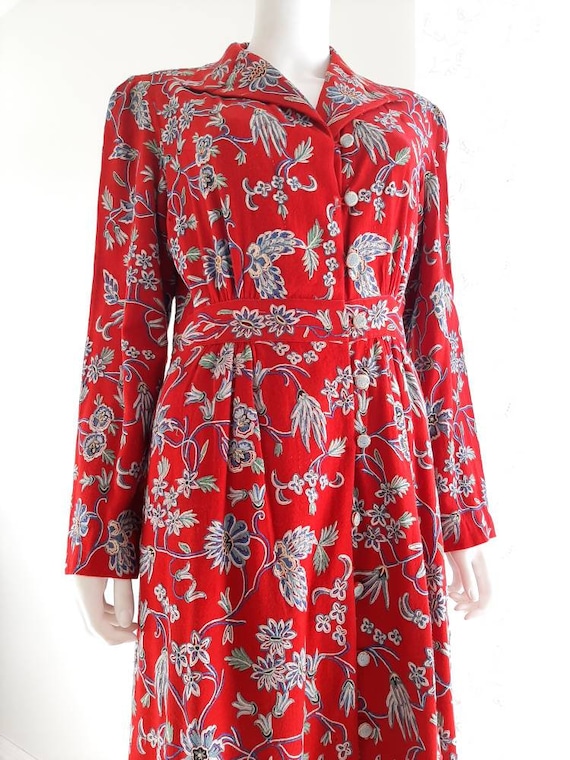 Exceptional 1930s Embroidered Floral Crewel Red Ro