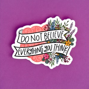 Don't Believe Everything You Think positieve bevestiging sticker voor haar, inspirerende stickers voor laptop, cadeaus geestelijke gezondheid voor vrouwen