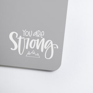Eres pegatinas de aliento fuerte para computadora portátil, pegatinas de empoderamiento femenino para botella de agua, regalos inspiradores para ella, poder femenino