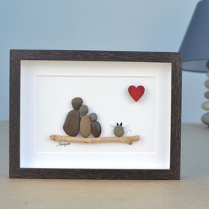 Pebble Art 3-köpfige Familie mit Katze, Pebble Art Bild, Pebble Art 3-köpfige Familie, Pebble Art 3-köpfige Familie mit Haustier, Familie mit Haustier, Familiengeschenk