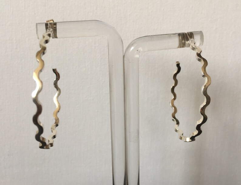 Wavy Hoop earrings