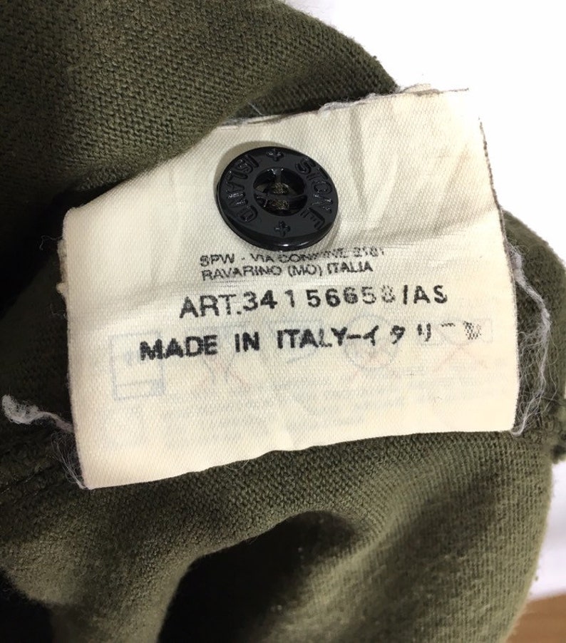 May include: A white tag with black text on a green fabric background. The tag reads "SPW - VIA CONWINE 201 RAVARINO (MO) ITALIA ART.341 56658/AS MADE IN ITALY-イタリー".