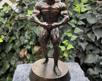 Arnold Schwarzenegger statue