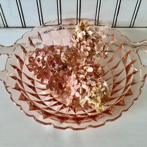 Vintage Pink Glass Diamond Pattern Serving Bowl with Handles, 10-Inch -  Retro Dinnerware