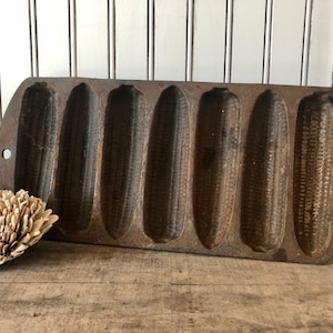 Antique CAST IRON CORNBREAD MOLD PAN 7 ears Slots Corn Bread Muffin Sticks