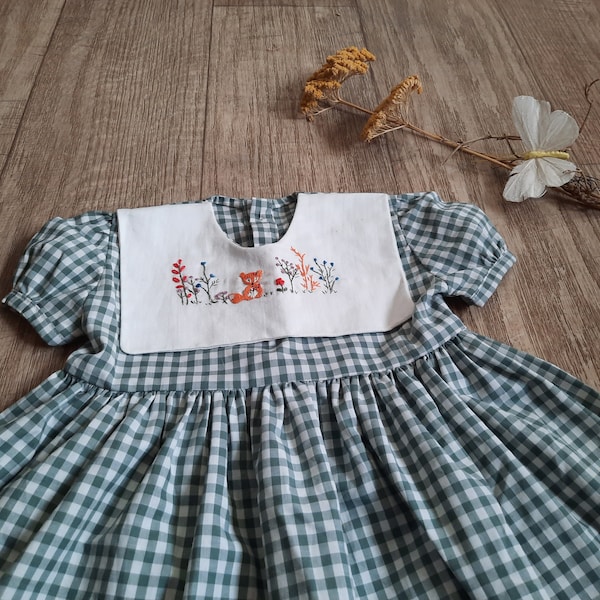 Robe vichy brodée, robe brodée, robe brodée à la main, robe col marin, robe évasée, robe de cérémonie, little girl embroidery dress