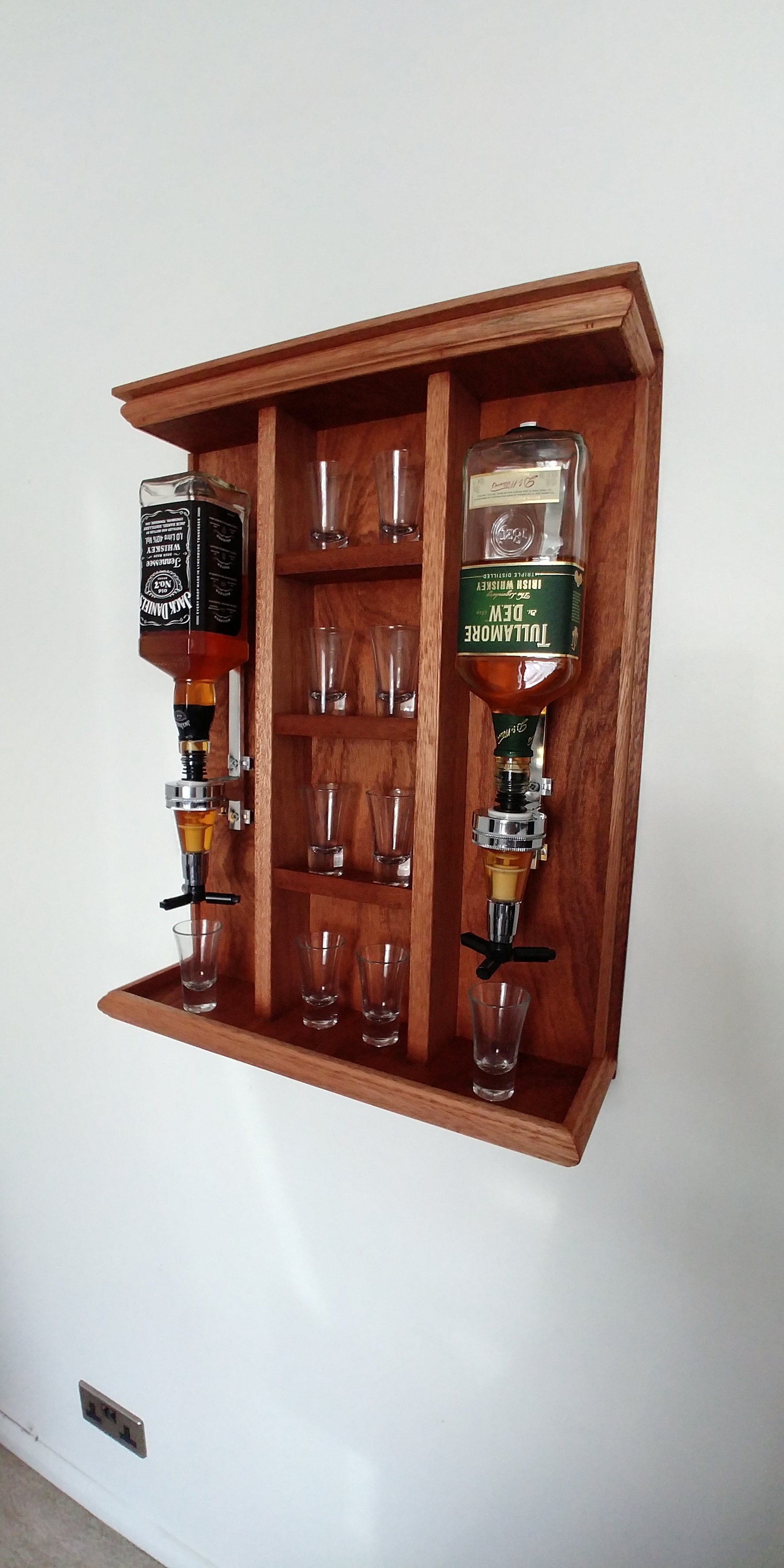 Bar/AlkoholSpender/Whiskey Bar/Wandhalter Flaschenhalter/Mini Bar/Whisky  Halter/Alkohol Aufbewahrung/2 Flaschen Whisky Spender - .de