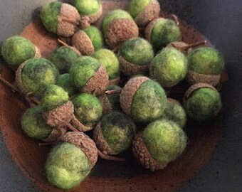 20 Wet felted acorns - Green
