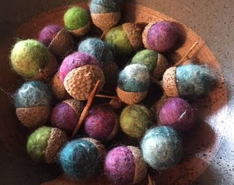 20 Wet felted acorns - Mixed