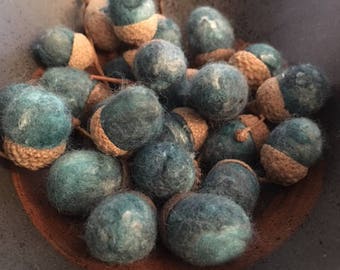 20 Wet felted acorns - Emerald